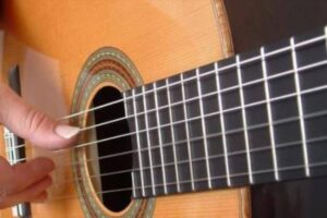 Come suonare la chitarra classica