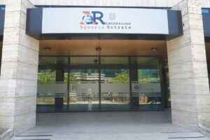 entrata di un ufficio dell'agenzia delle entrate